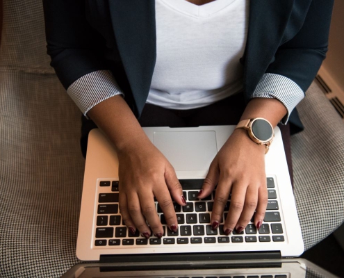 hands on laptop